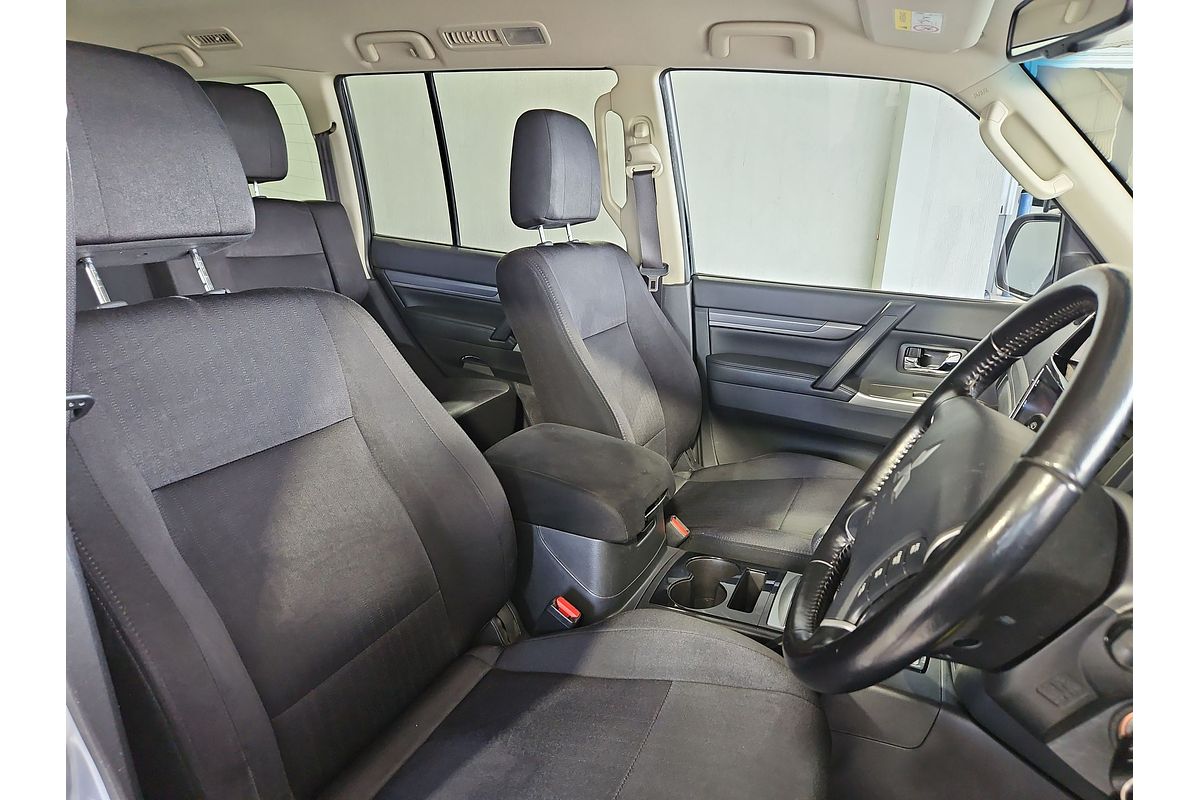 2017 Mitsubishi Pajero GLX NX