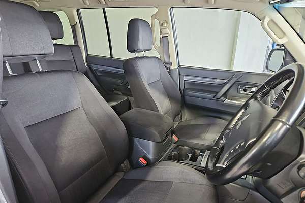 2017 Mitsubishi Pajero GLX NX