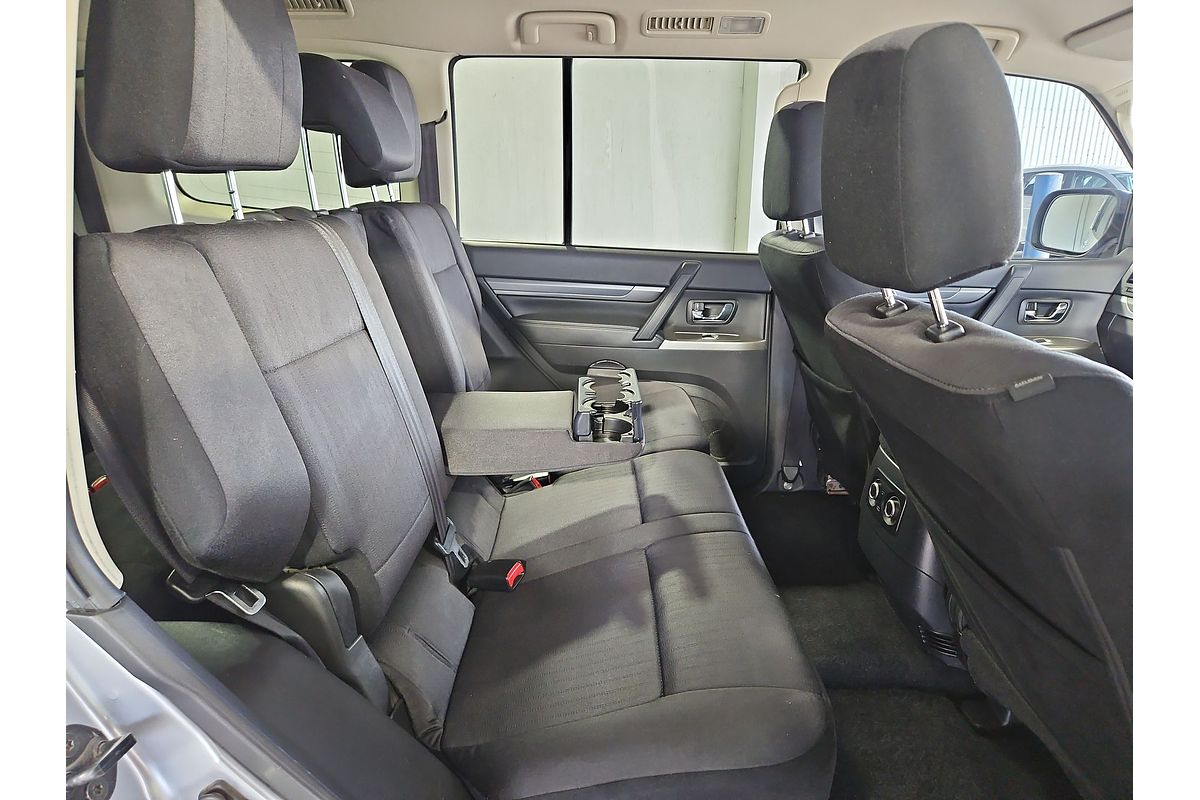 2017 Mitsubishi Pajero GLX NX