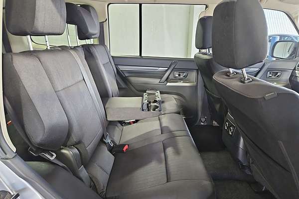 2017 Mitsubishi Pajero GLX NX