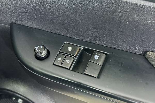 2017 Toyota Hilux Workmate TGN121R Rear Wheel Drive