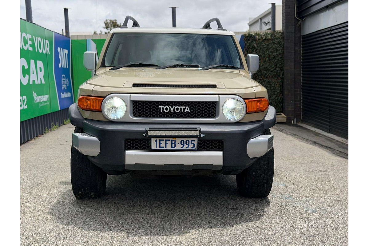 2012 Toyota FJ Cruiser  GSJ15R