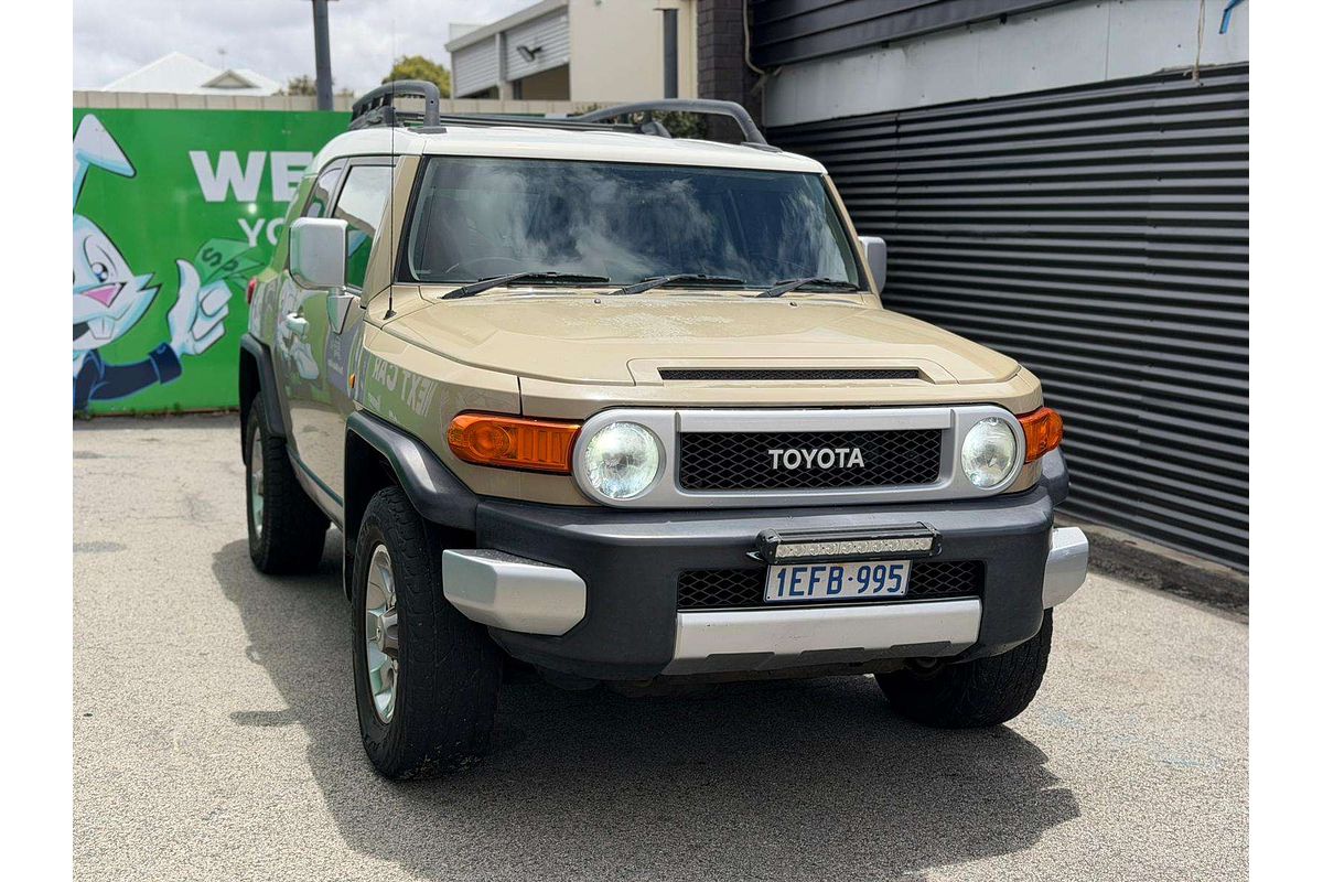 2012 Toyota FJ Cruiser  GSJ15R