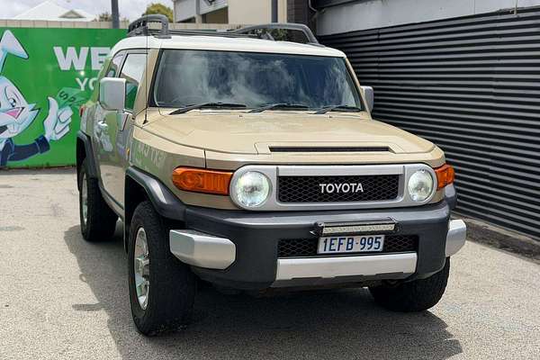 2012 Toyota FJ Cruiser  GSJ15R