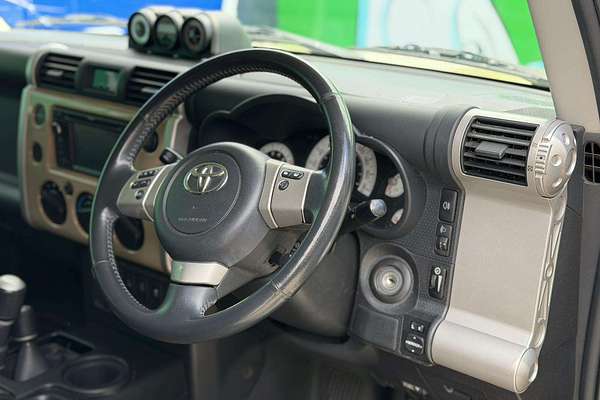 2012 Toyota FJ Cruiser  GSJ15R