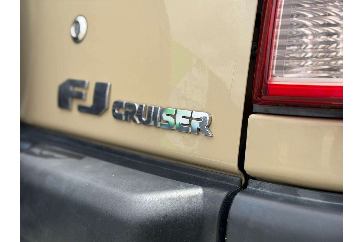 2012 Toyota FJ Cruiser  GSJ15R