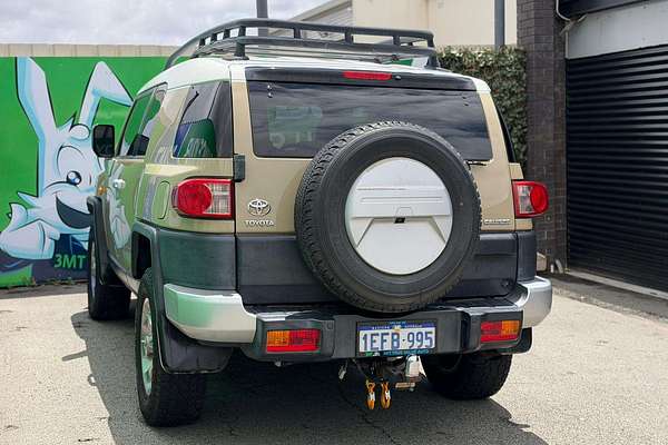 2012 Toyota FJ Cruiser  GSJ15R