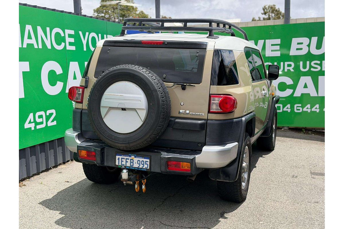 2012 Toyota FJ Cruiser  GSJ15R