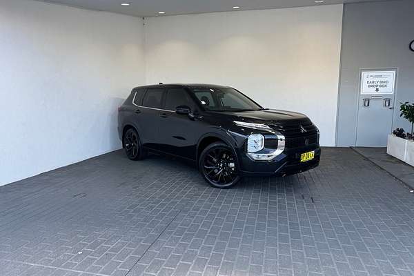 2023 Mitsubishi Outlander LS Black Edition ZM