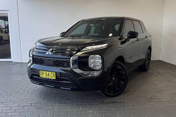 2023 Mitsubishi Outlander LS Black Edition ZM