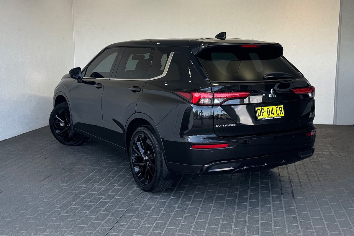 2023 Mitsubishi Outlander LS Black Edition ZM