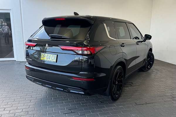 2023 Mitsubishi Outlander LS Black Edition ZM