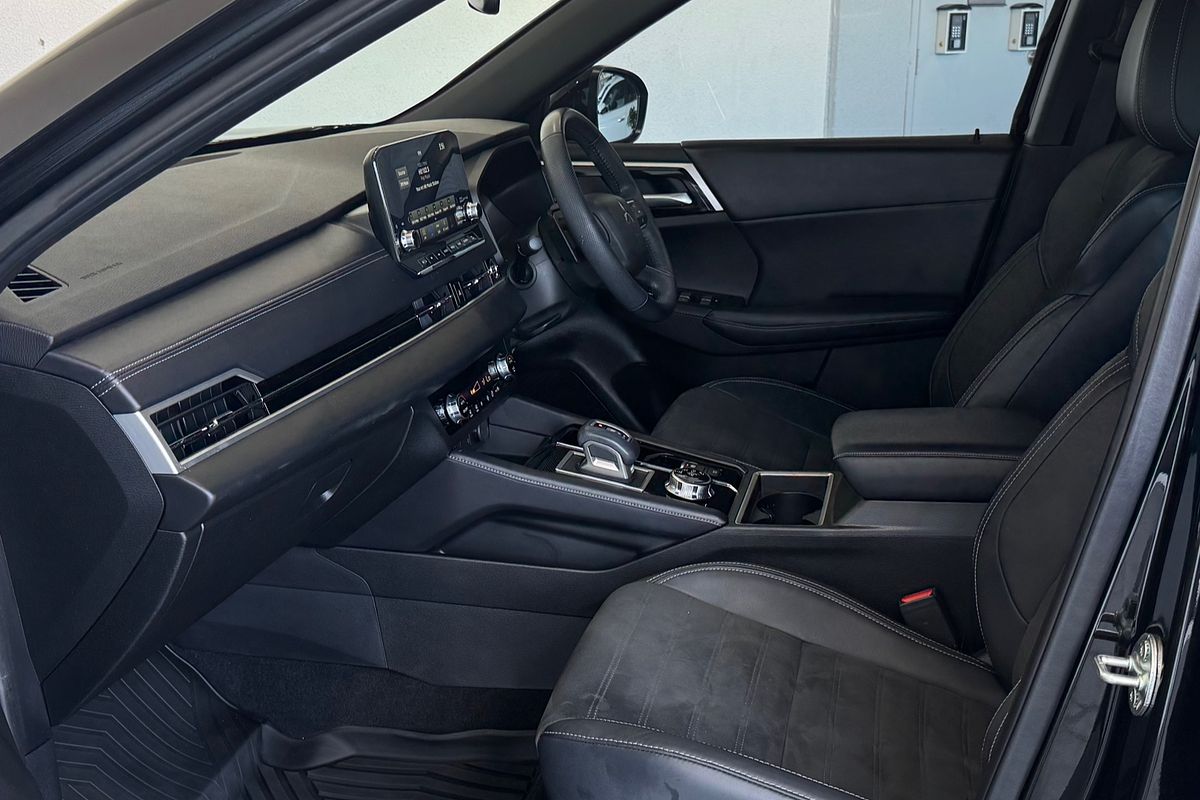 2023 Mitsubishi Outlander LS Black Edition ZM