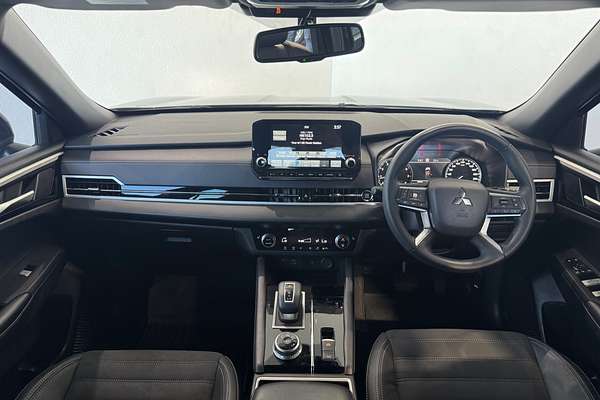 2023 Mitsubishi Outlander LS Black Edition ZM