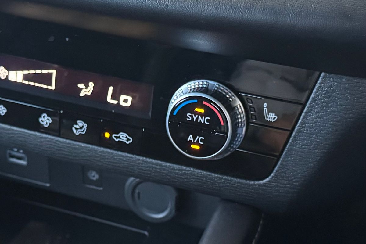 2023 Mitsubishi Outlander LS Black Edition ZM