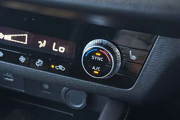 2023 Mitsubishi Outlander LS Black Edition ZM