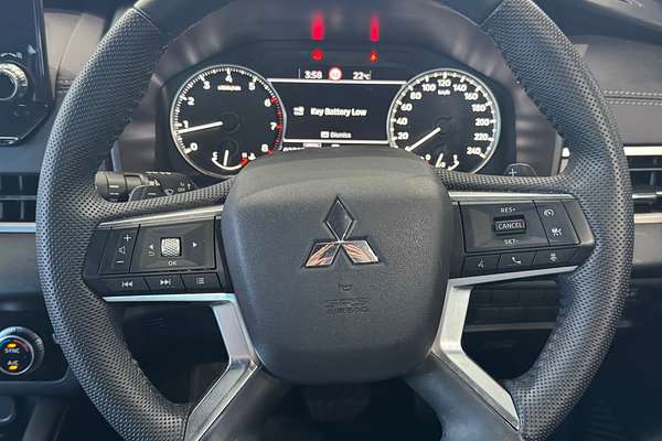 2023 Mitsubishi Outlander LS Black Edition ZM