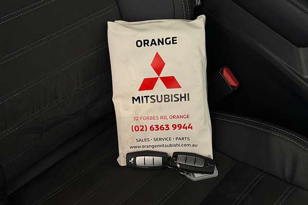 2023 Mitsubishi Outlander LS Black Edition ZM