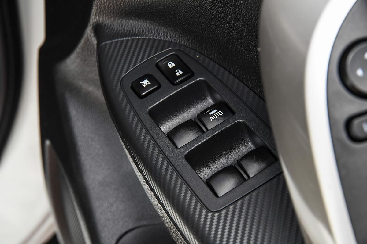 2024 Mitsubishi Eclipse Cross ES YB