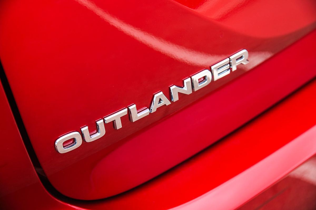 2025 Mitsubishi Outlander LS ZM