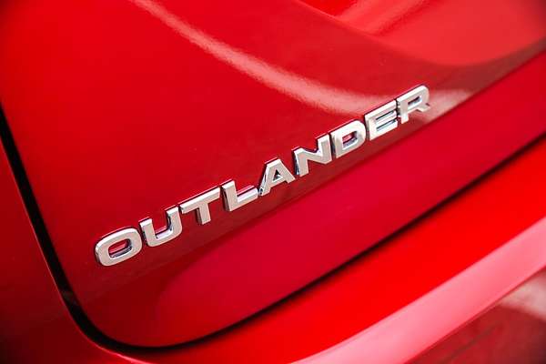 2025 Mitsubishi Outlander LS ZM