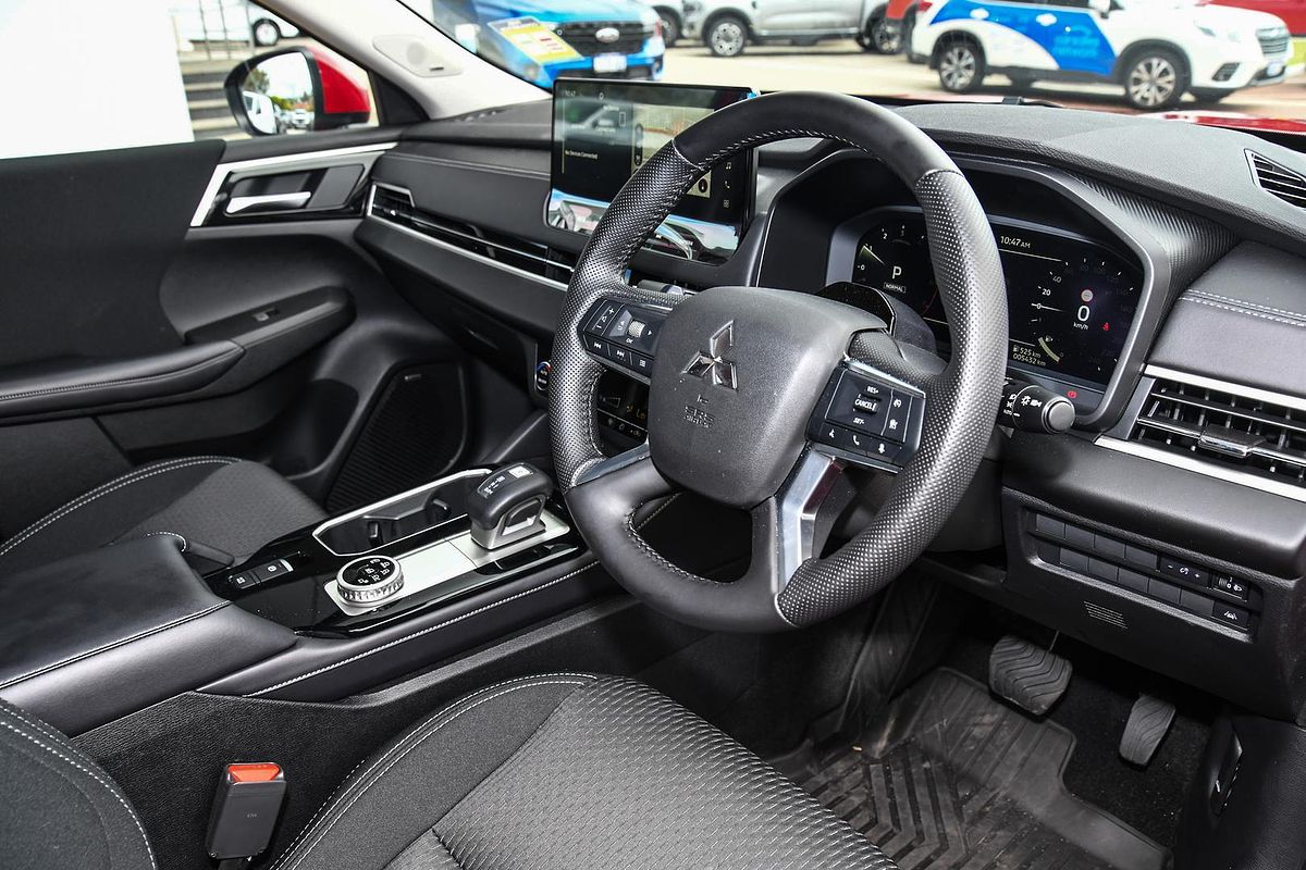 2025 Mitsubishi Outlander LS ZM