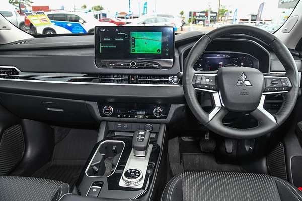 2025 Mitsubishi Outlander LS ZM