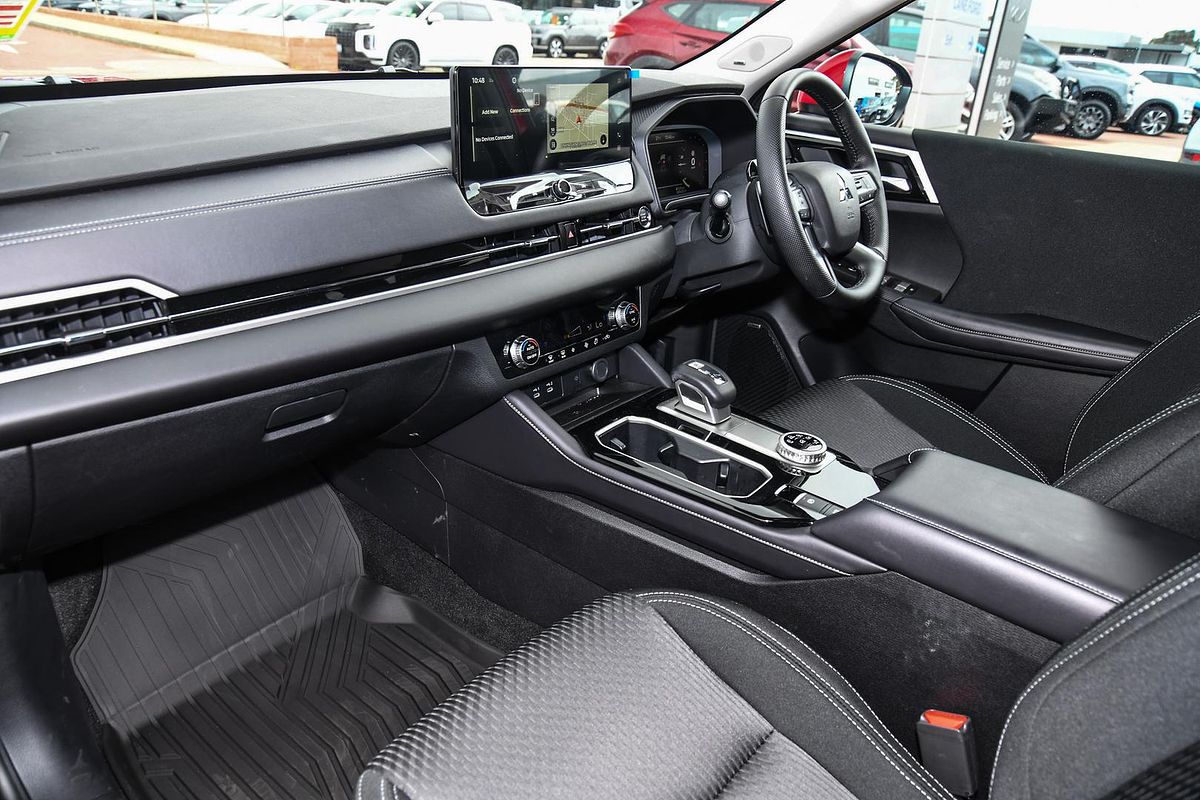 2025 Mitsubishi Outlander LS ZM