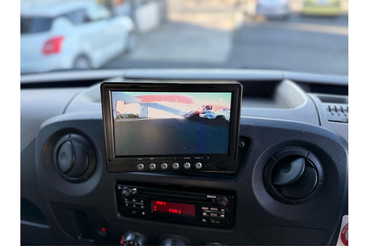 2017 Renault Master X62 MWB Mid Roof