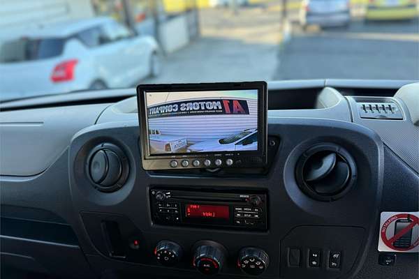 2017 Renault Master X62 MWB Mid Roof