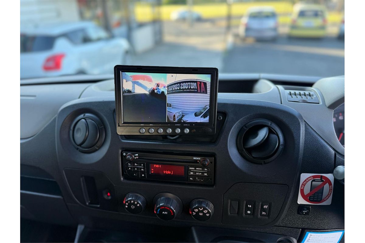 2017 Renault Master X62 MWB Mid Roof