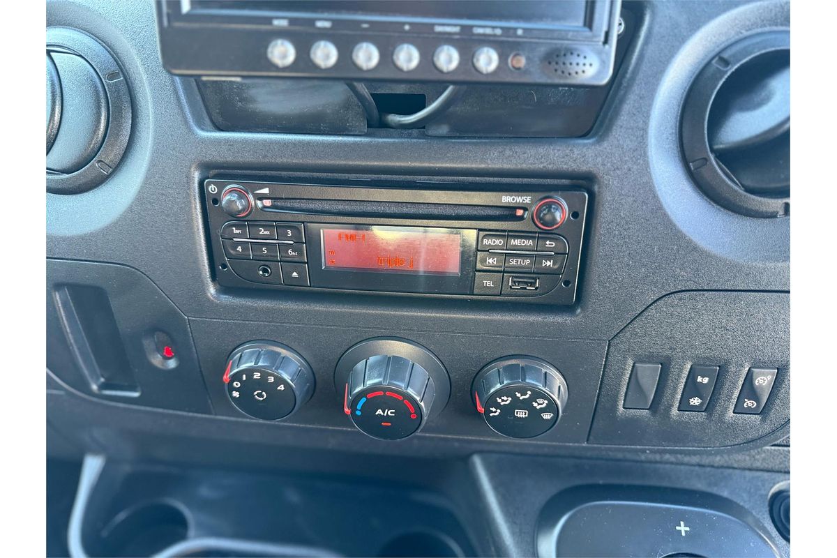 2017 Renault Master X62 MWB Mid Roof