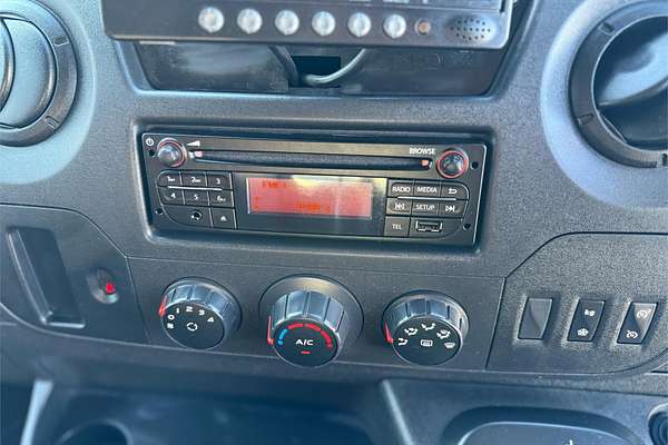 2017 Renault Master X62 MWB Mid Roof