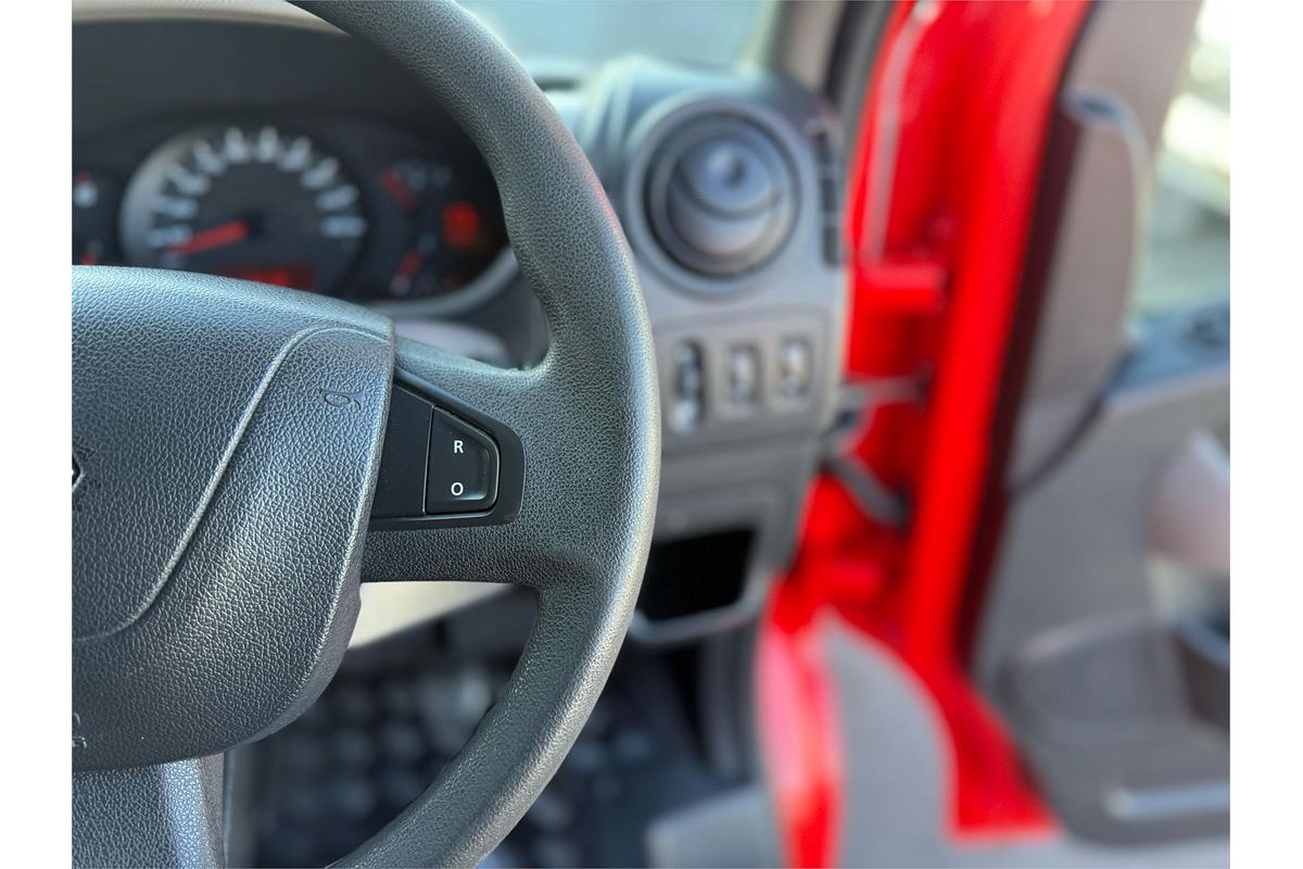 2017 Renault Master X62 MWB Mid Roof