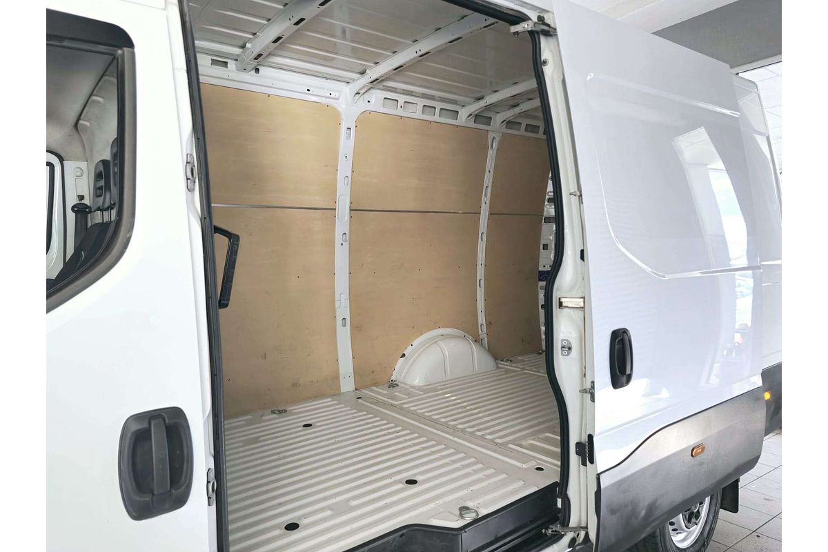 DAILY 35S14V AUTO 2.3L DIESEL