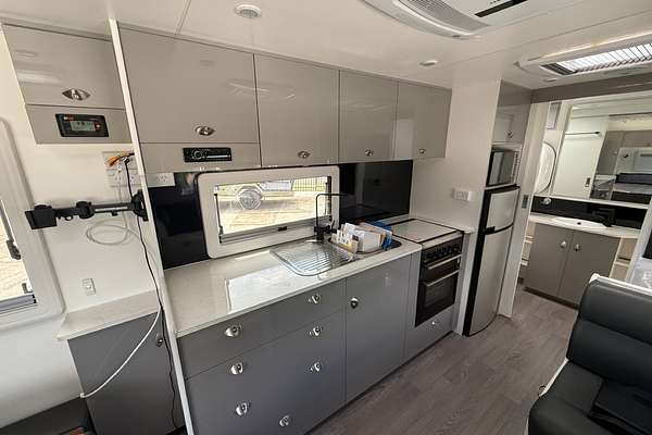 2018 Newlands ONYX CARAVAN