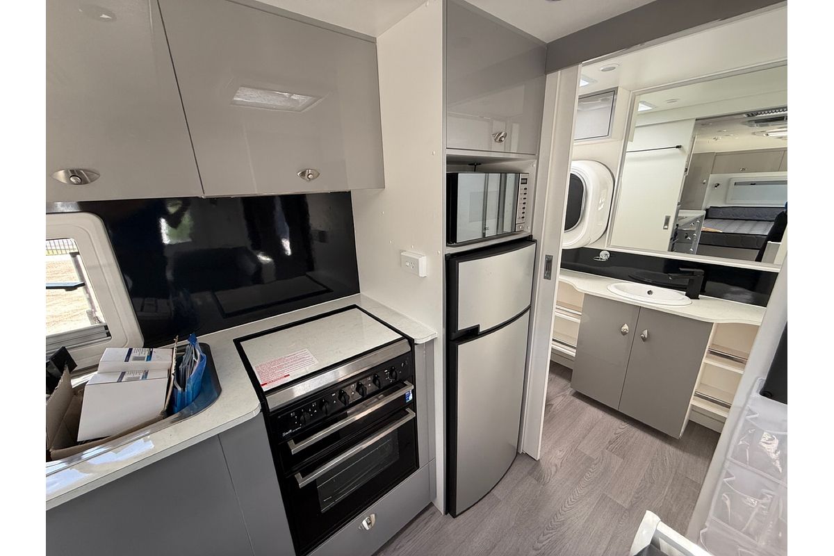 2018 Newlands ONYX CARAVAN