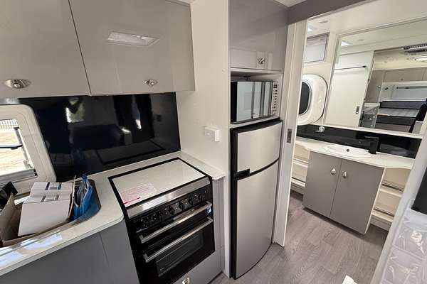 2018 Newlands ONYX CARAVAN