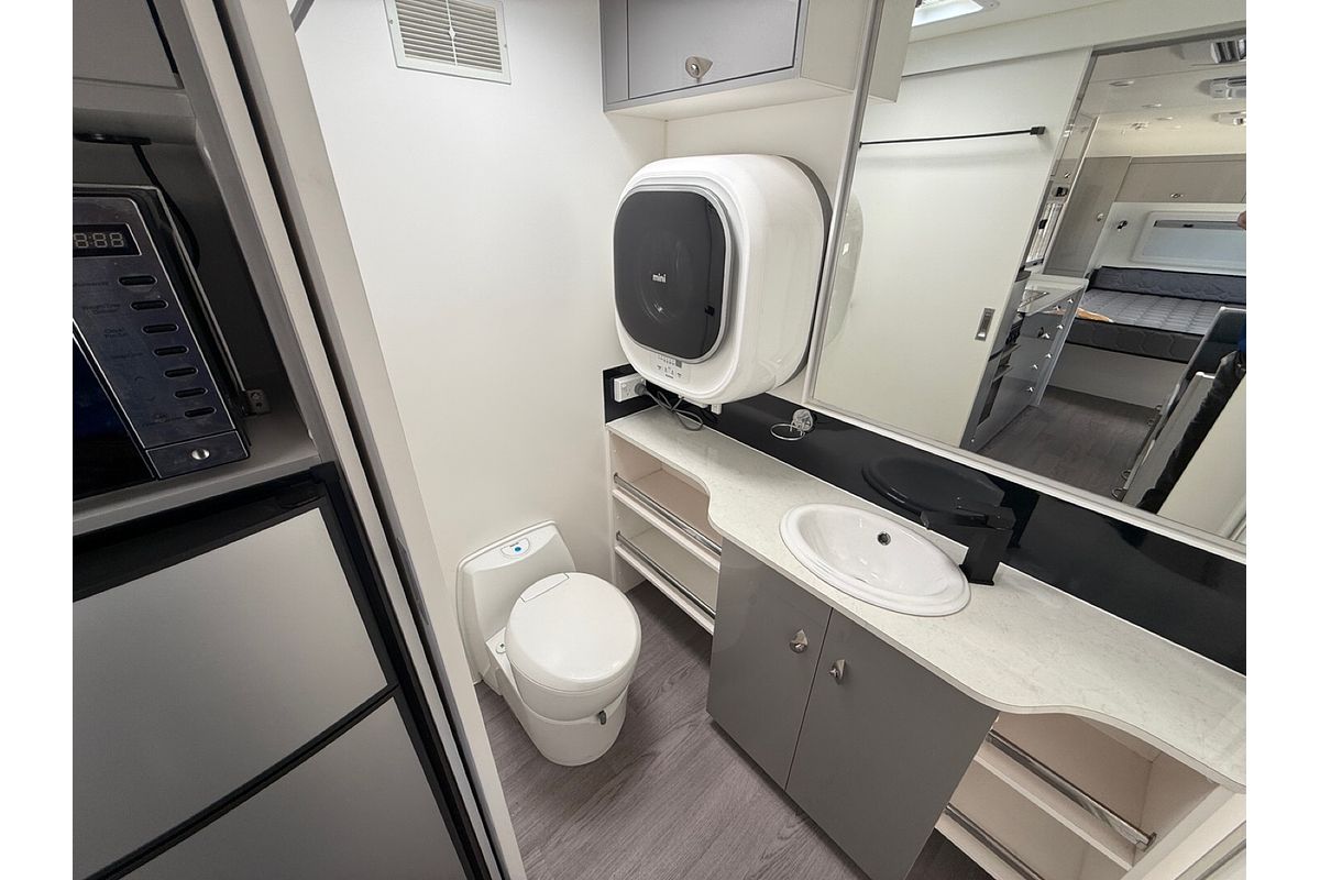 2018 Newlands ONYX CARAVAN