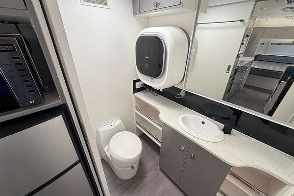 2018 Newlands ONYX CARAVAN