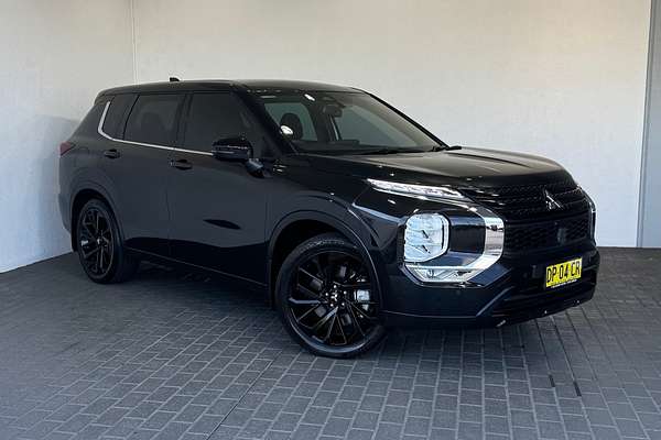 2023 Mitsubishi Outlander LS Black Edition ZM