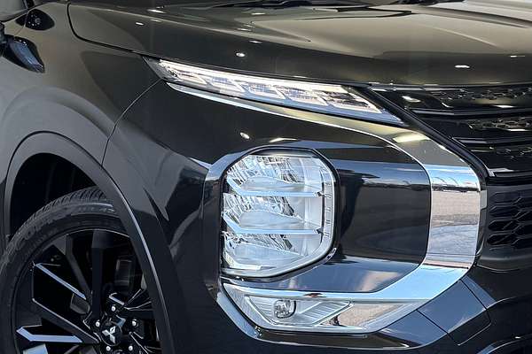 2023 Mitsubishi Outlander LS Black Edition ZM