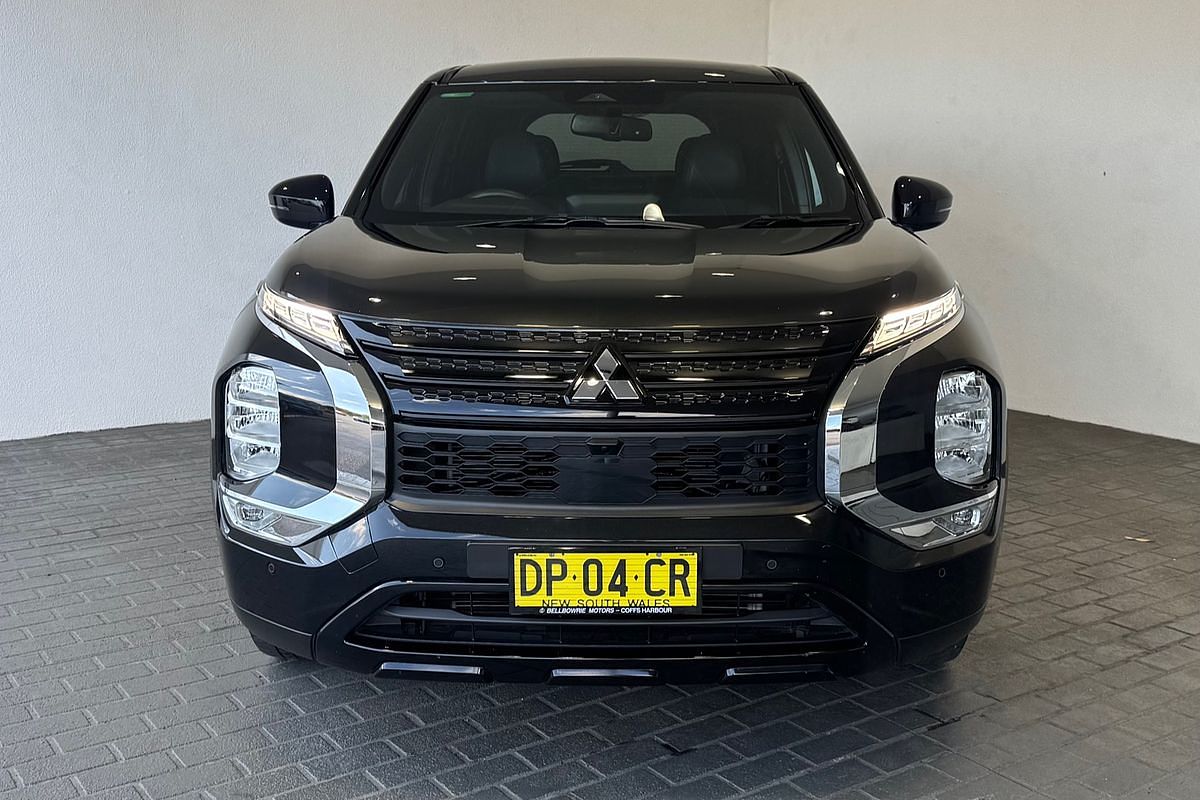 2023 Mitsubishi Outlander LS Black Edition ZM