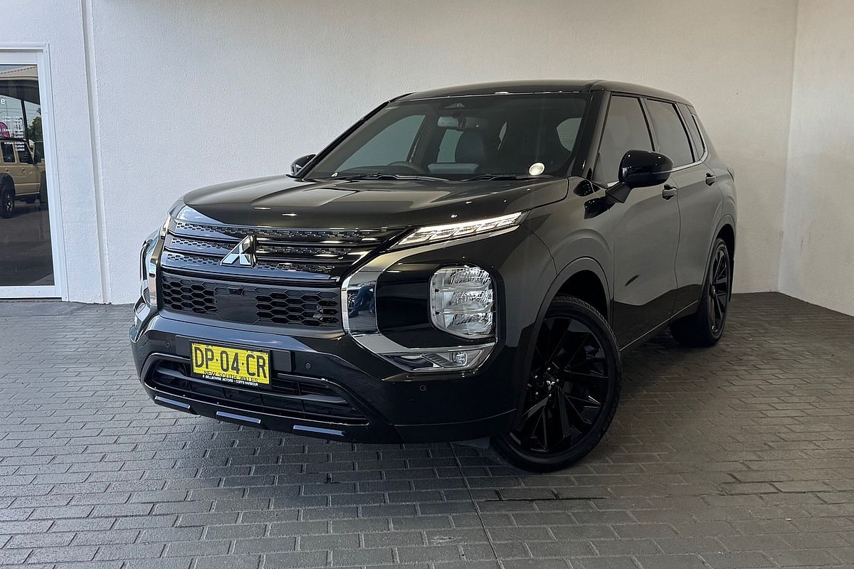 2023 Mitsubishi Outlander LS Black Edition ZM