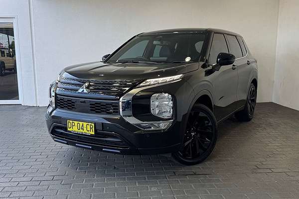 2023 Mitsubishi Outlander LS Black Edition ZM