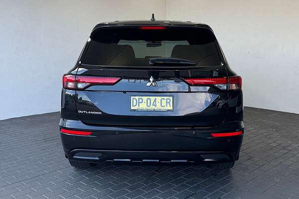 2023 Mitsubishi Outlander LS Black Edition ZM