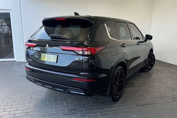 2023 Mitsubishi Outlander LS Black Edition ZM