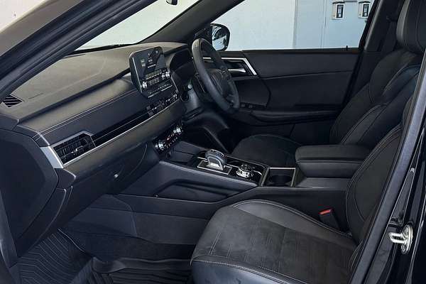 2023 Mitsubishi Outlander LS Black Edition ZM