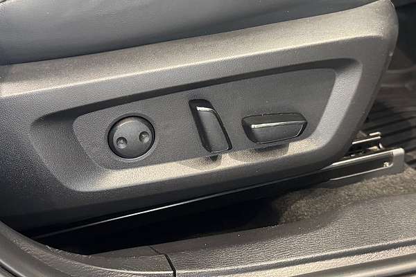 2023 Mitsubishi Outlander LS Black Edition ZM