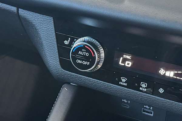 2023 Mitsubishi Outlander LS Black Edition ZM